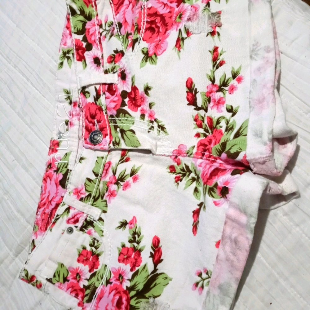 Rue 21 floral shorts size 13